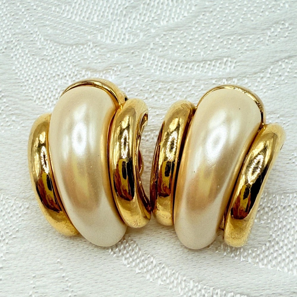 Vintage 80s Joan Rivers Magnetic Half‎ Hoop Clip-On Earrings w/ Faux Pearls